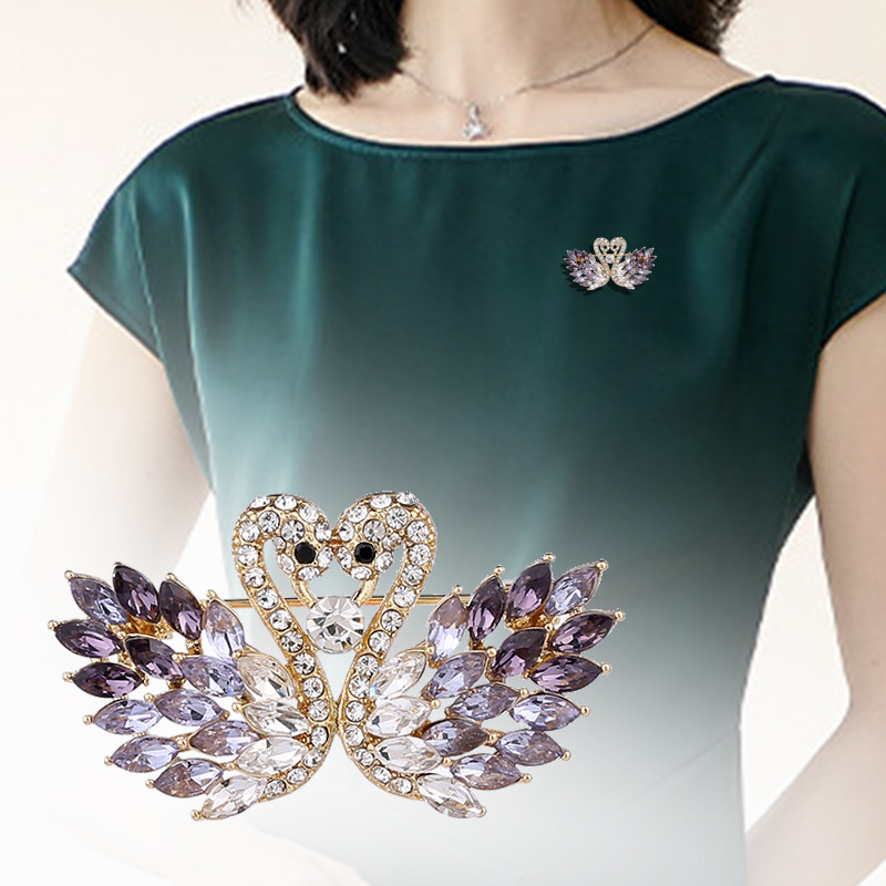 Broche de cisne de diamante completo para mujer de gama alta exquisito anti-exposición accesorios de traje de PIN ramillete de comercio exterior transfronterizo en stock al por mayor