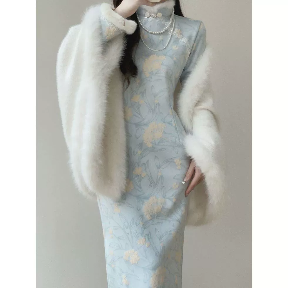 Новое платье в китайском стиле Cheongsam 2025, улучшенная повседневная элегантная модель на флисовой подкладке для девушек и молодых женщин, осень-зима.