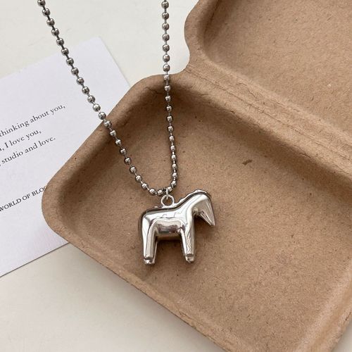 A Successful Horse Personality Metal Pony Bead Necklace with Unique Niche Design, Long Lockchain Collar Necklace