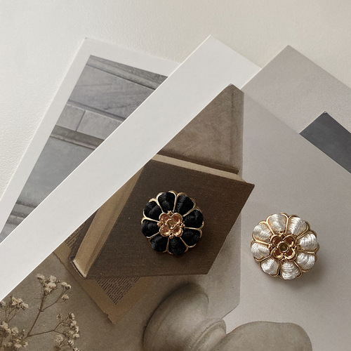 ESSTUDIO Xiaoxiang retro metal buttons flocked fabric flower buttons tweed jacket decorative buttons