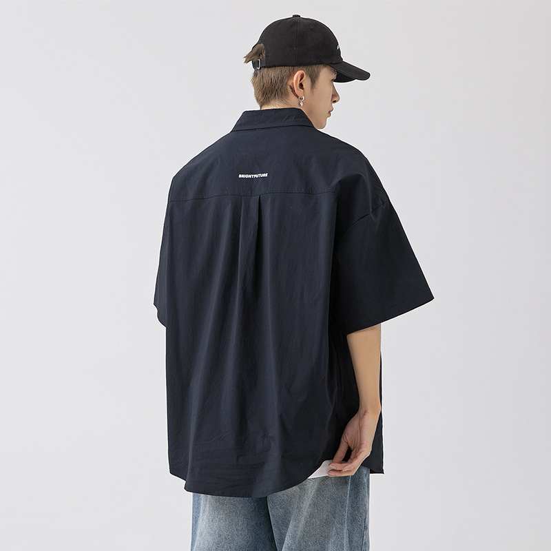 Camisa de manga corta con bolsillo de color sólido estilo retro coreano y japonés para hombre, camisa de trabajo de marca holgada y moderna para primavera y verano para hombre q