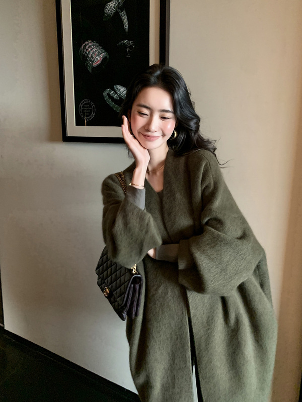 港米服饰/2025秋季新款女装 长款羊毛针织高端线 大毛衣外套|undefined