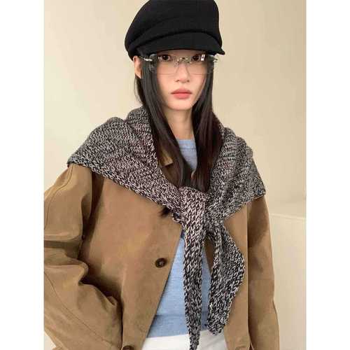 Vintage High-End Knit Triangular Scarf Women's Style 2025 New Winter Layering Warm Scarf Collar Outfit Trendy