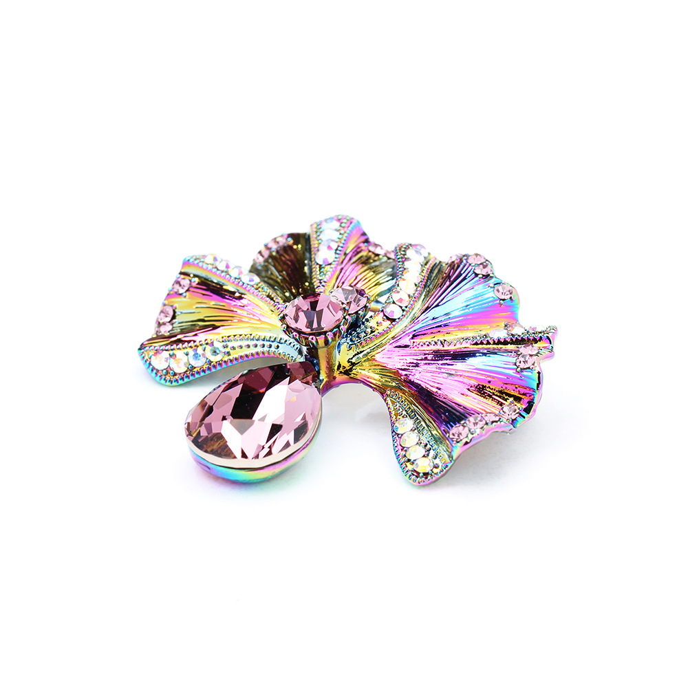 men’s Brooch For Stylish Layering. Vintage-inspired Yet Minimalist Design That Adds Quiet Confidence And Effortless Elegance To Any Outfit. New Niche_voghion.com