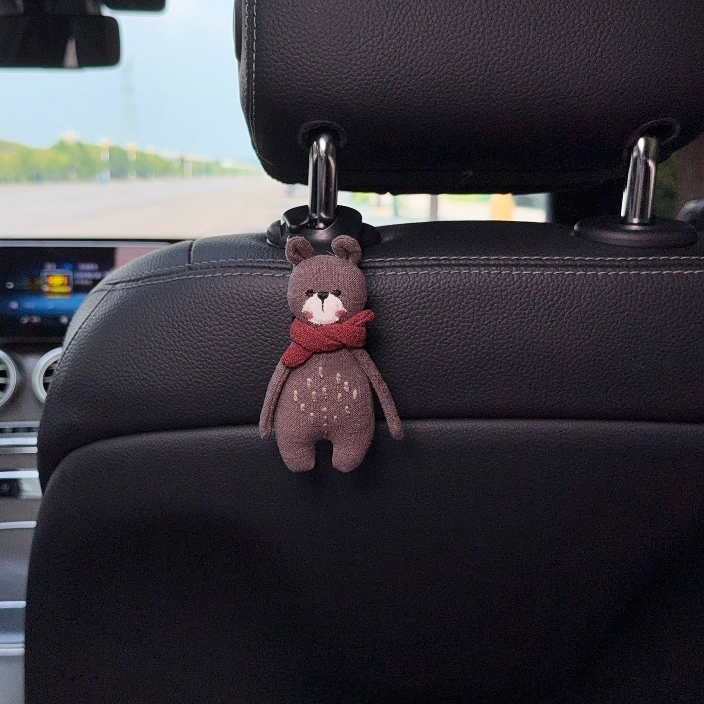 Car seat back hook, car storage fabric hook, artistic style, cute cartoon hook for car interior, suitable for the back seat
