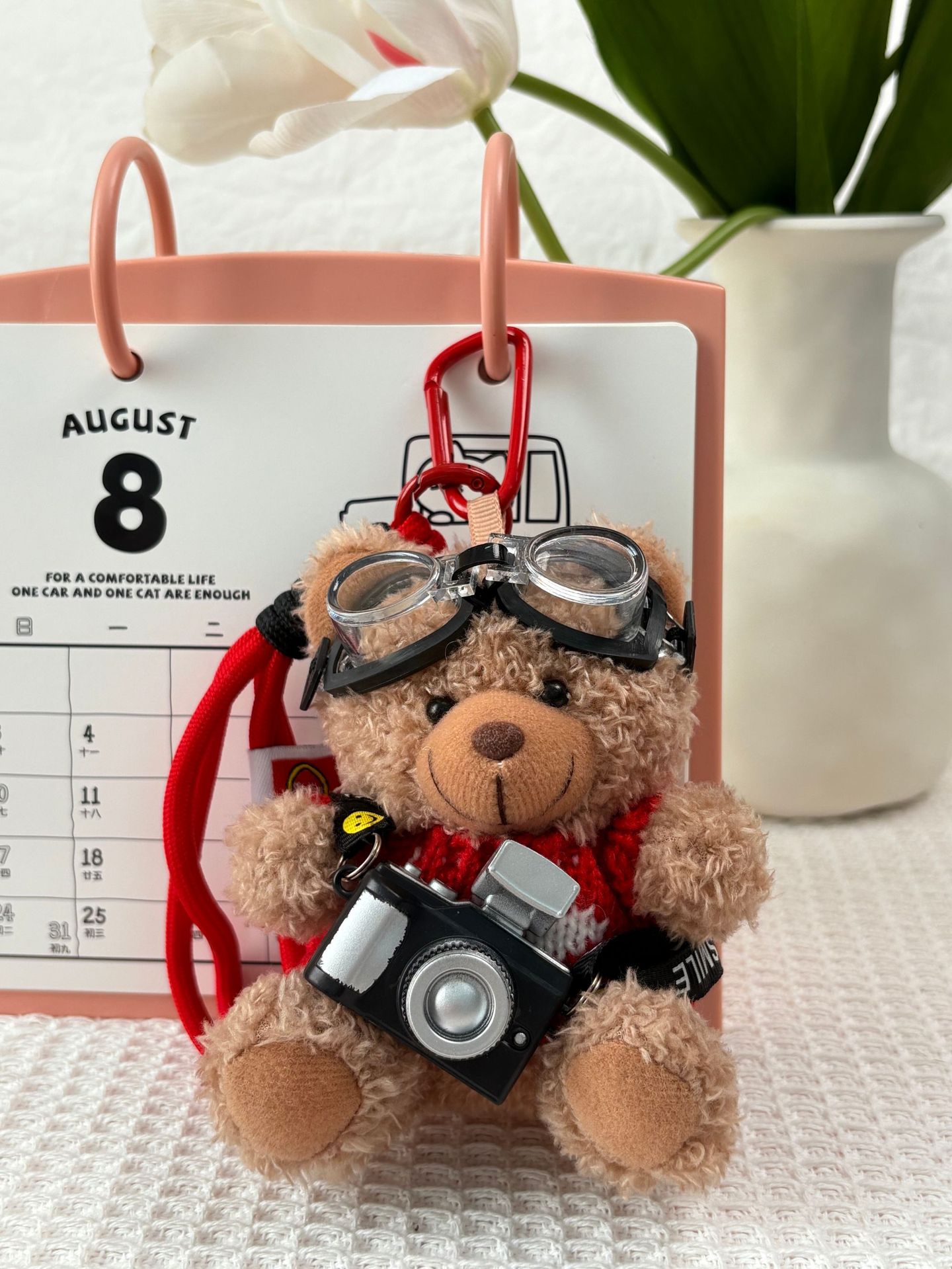 빨간 하트 니트 + 카메라 안경 곰돌이