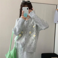 韩系秋冬新款手工立体花朵针织衫女2025复古慵懒圆领毛衣外套开衫