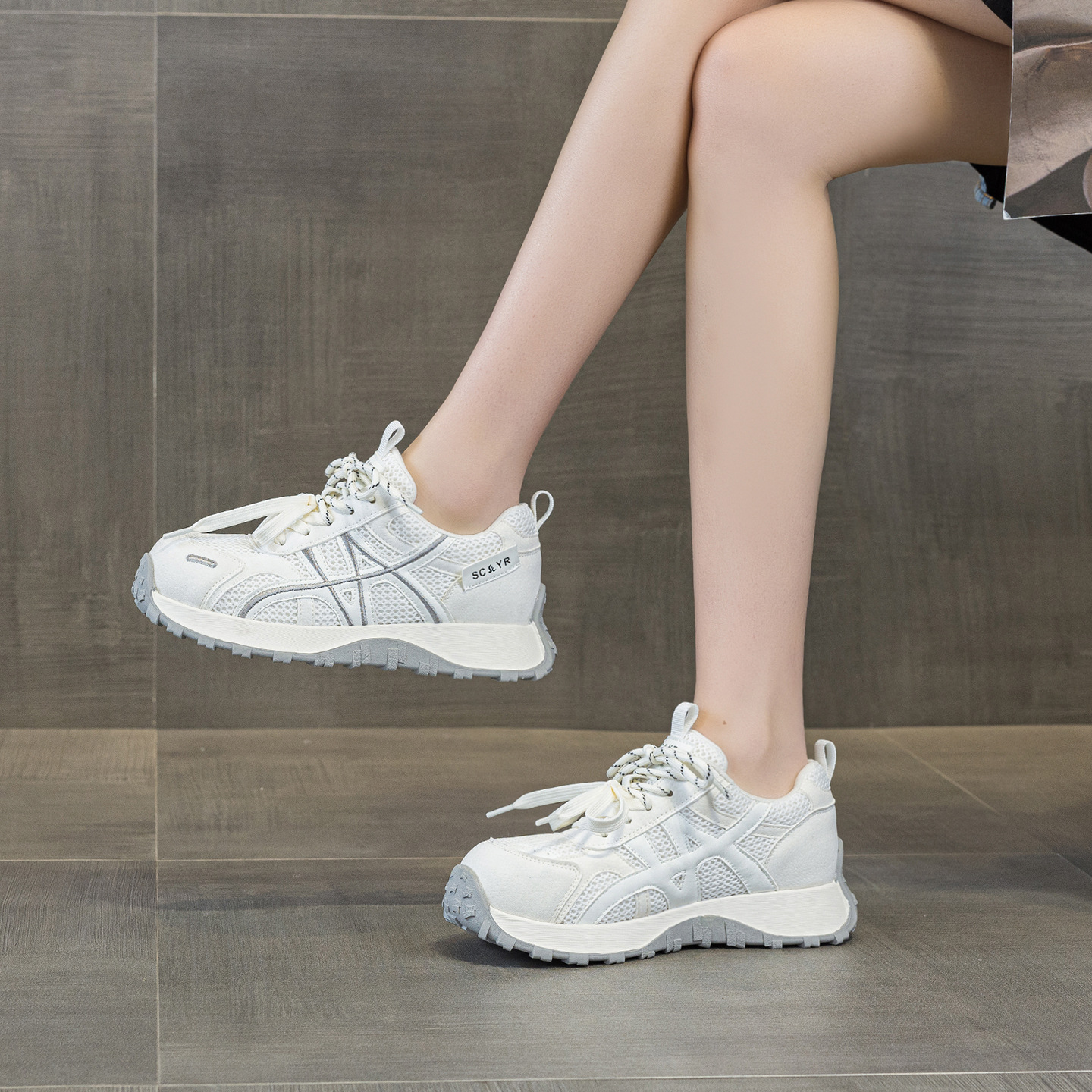 Giày sneaker nữ đế dày phong cách Đức Huấn (German Trainer) mùa xuân 2026, đế bánh mì ôm eo, phối màu trẻ trung — Be 5025, Xám 5025, Vàng 5025