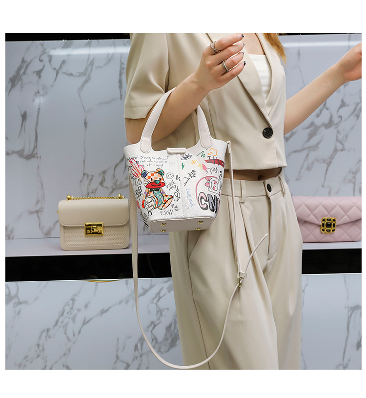 Little Bear Graffiti Basket Bucket for Women 2024 New High end Fashion Versatile Handheld Crossbody Bag_voghion.com