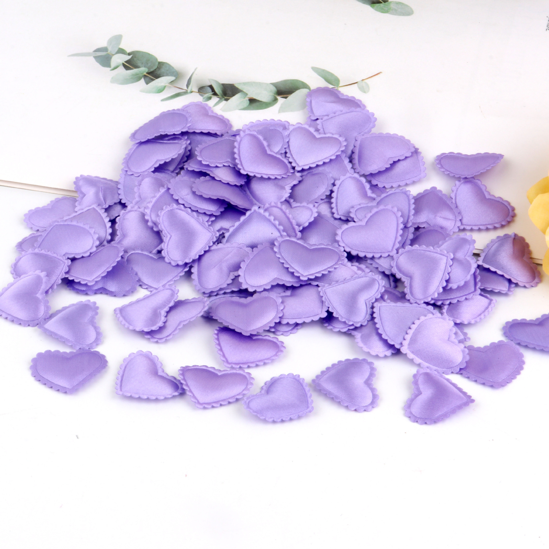 보라색 웨딩 용품 사랑