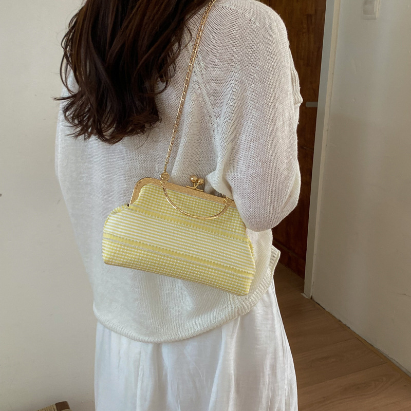 Elegante pochette da sera con diamanti e catena donna_voghion.com