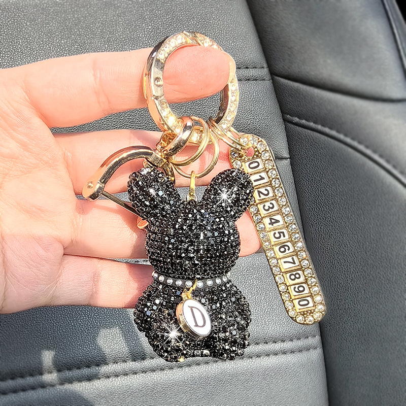 Clavieres de automóviles llenas de dibujos animados conejito llavero letras dibujos animados exquisitos colgantes de llaves de chicas regalos