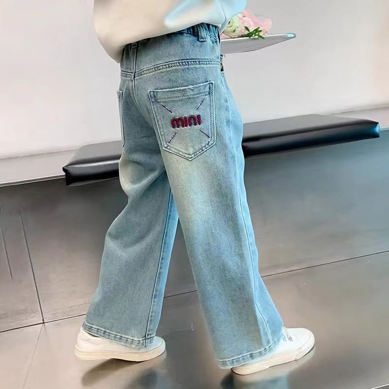 女の子のワイドパンツ2024春秋の新しい女の子のストレート愛のジーンズの子供の洋風の韓国版のゆるいズボン