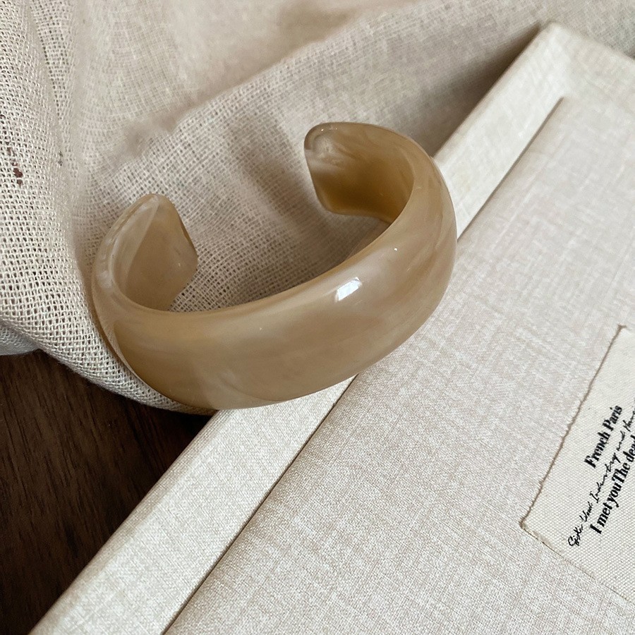 Pulsera de superficie ancha ondulada irregular europea y americana, pulsera de viaje simple y de moda de todo fósforo, joyería de sentido avanzado de nicho