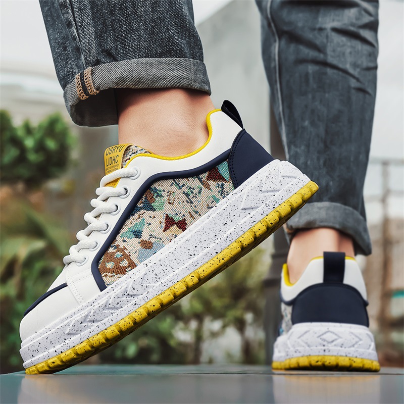 Zapatos de hombre de la estación europea 2025 nuevos zapatos de deporte de verano y de ocio zapatos de moda juvenil para aumentar los zapatos de papá de los hombres