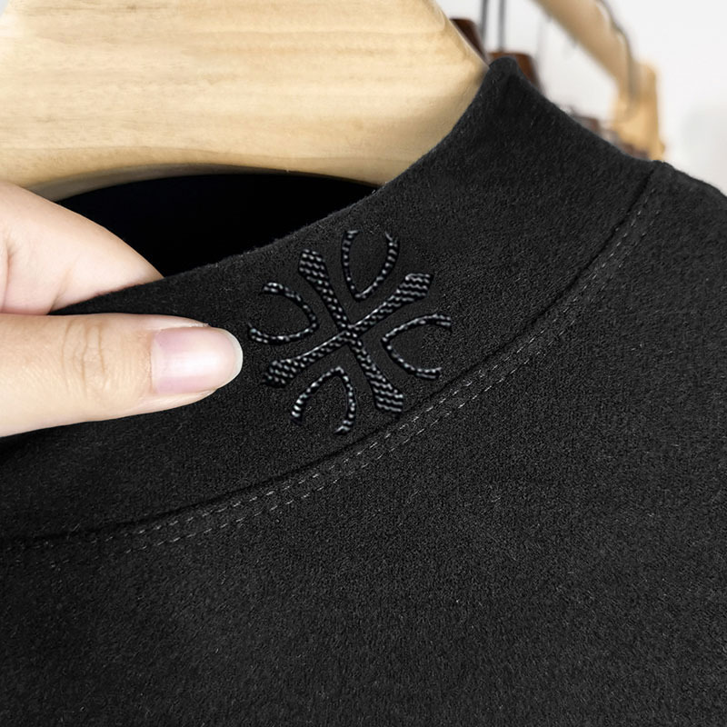 De terciopelo de media cuello alto de manga larga Camiseta de los hombres de Primavera y Otoño 2023 nuevo suéter interior impreso Top bottoming camisa de los hombres