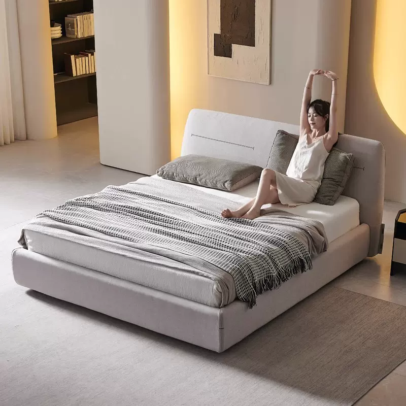 侘寂风微笑床2025新款别墅高端主卧高靠背双人奶油风棉麻布艺床