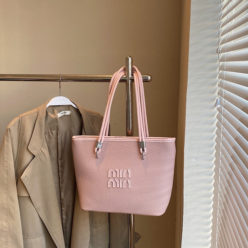 Bolso de alta gama para mujer de gran capacidad 2025 nuevo estilo primavera y verano diseño de nicho bolso de mensajero bolso de cubo portátil para mujer