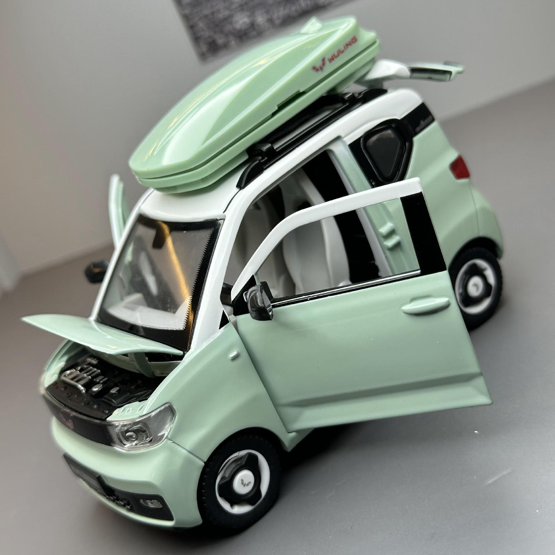 Modelo de coche de aleación de coche 1:24 Wuling Hongguang miniev Tire hacia atrás el sonido y la luz de cuatro puertas niño modelo de juguete adornos