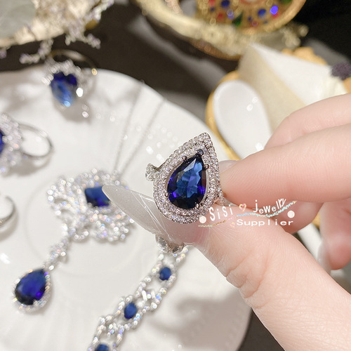 SIsi designs light luxury high-grade imitation natural diopside set, micro-paved blue corundum colored gemstone temperament and versatile ring