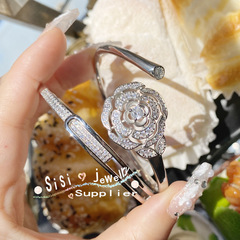 Sisi French-style claw clasp elegant temperament starry sky bracelet 18K gold-plated magnificent camellia design open bracelet for women