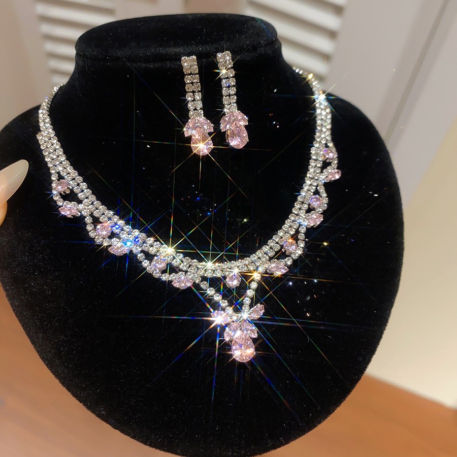 Collar de pendientes de diamantes con gotitas de agua transfronterizas europeas y americanas, colgante de moda de lujo ligero, cadena de clavícula, celebridad de Internet, joyería de alta gama, mujer
