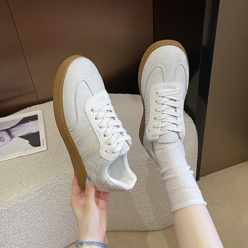 Zapatos de entrenamiento alemanes de fondo plano para mujer 2025 nueva primavera y verano retro nicho todo fósforo zapatillas deportivas moda casual zapatos blancos