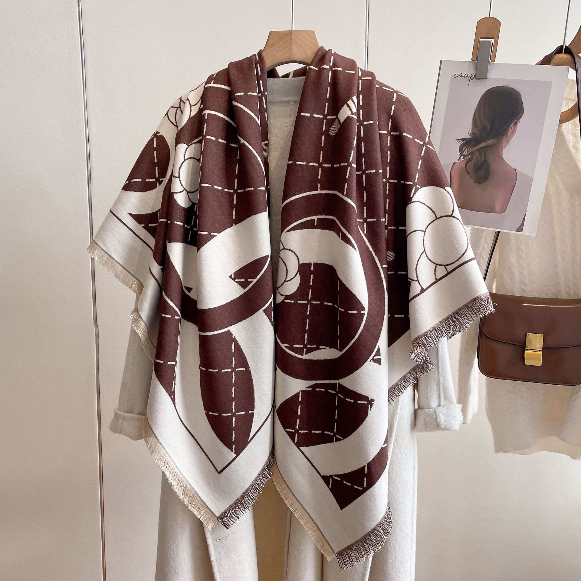 2023 nueva tela escocesa geométrica estilo Chanel bufanda cuadrada de Cachemira de doble cara bufanda exterior caliente con aire acondicionado