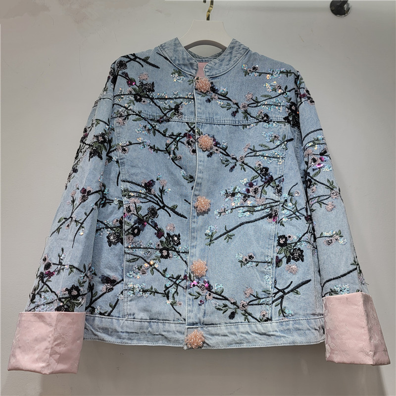 New Chinese-style stand-collar plum blossom sequin embroidered denim jacket for women with spliced cuffs and faux fur ball buttons, loose-fitting short jacket New Chinese-style stand-collar plum blossom sequin embroidered denim jacket for women with spliced cuffs and faux fur ball buttons, loose-fitting short jacket