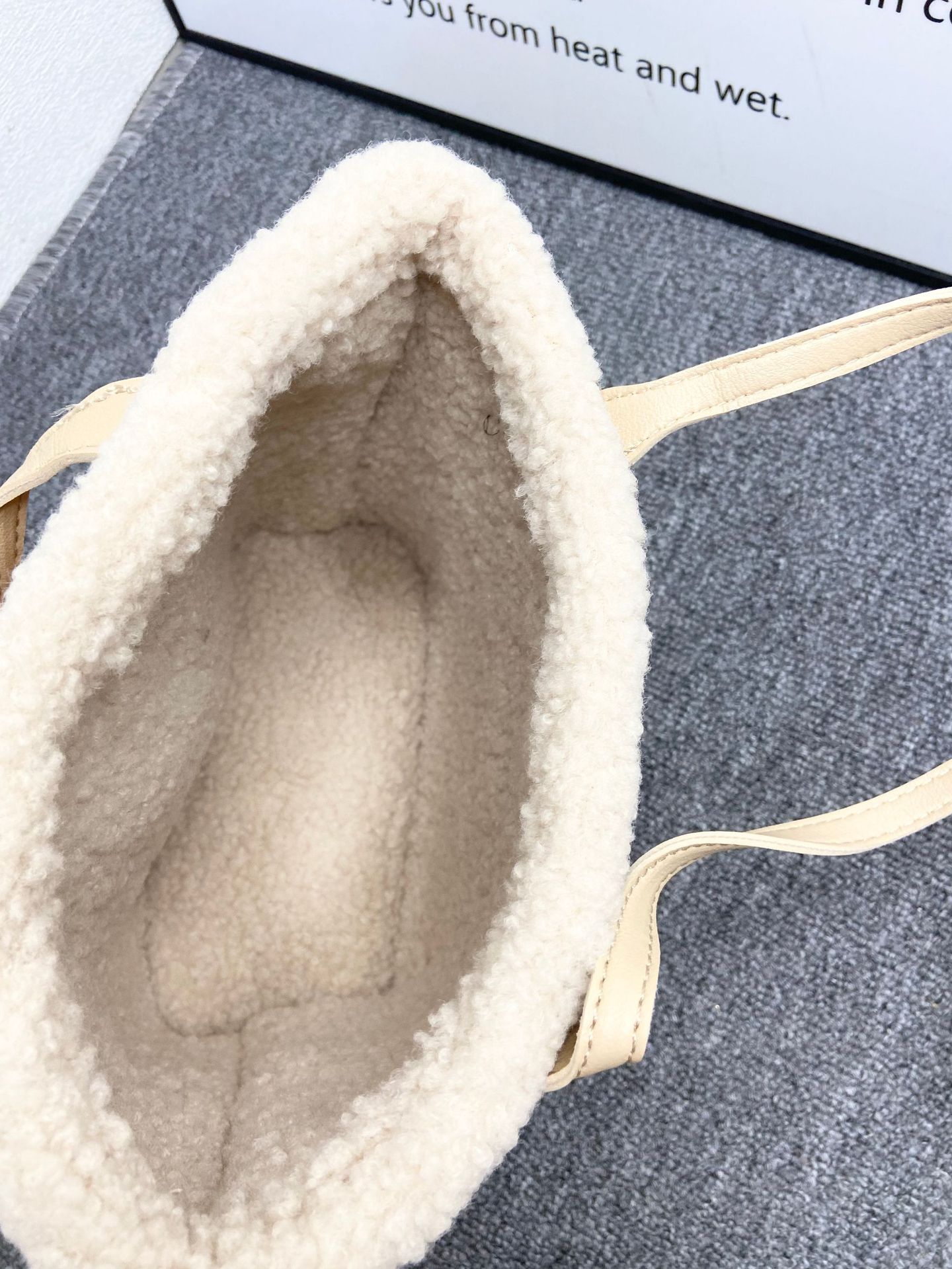 Bolsa feminina de pelo de cordeiro, nova tendência outono/inverno 2024, nicho e versátil, cesta de vegetais, bolsa tote de mão, carta_voghion.com