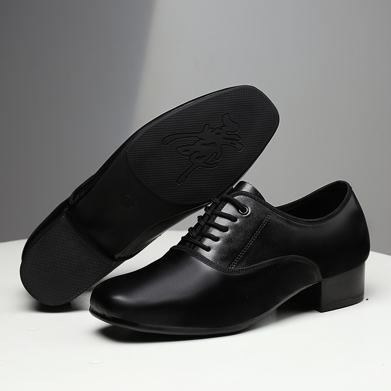 Men's modern ballroom dance shoes, made of cowhide leather, high-heeled, soft-soled, for square dancing.