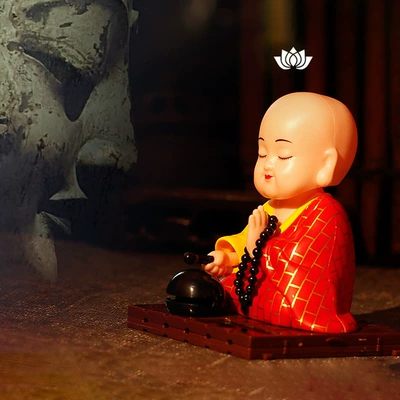 Celebrity Cute Shake Your Head Calm: Car ornaments