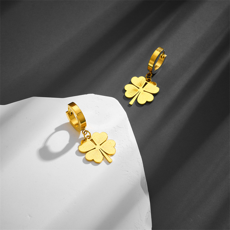 14g Weight Vacuum Plating Gold Plating Process 304 Stainless Steel Ear Needle Material 18K Gold Plated Plating Material Titanium Steel Inlay Material Earrings Classification 1 Pair Quantity Daily Occasion Titanium Steel Material Heart Shape Pattern Women'S Gender Plating Design Simple Style Style 1 Pair Simple Style Heart Shape Plating Titanium Steel Titanium Steel 18K Gold Plated Earrings