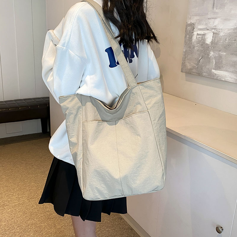 Bolsas de gran capacidad para mujeres 2024 verano nuevo bolsas de lienzo de clase nicho bolsas de hombro de moda