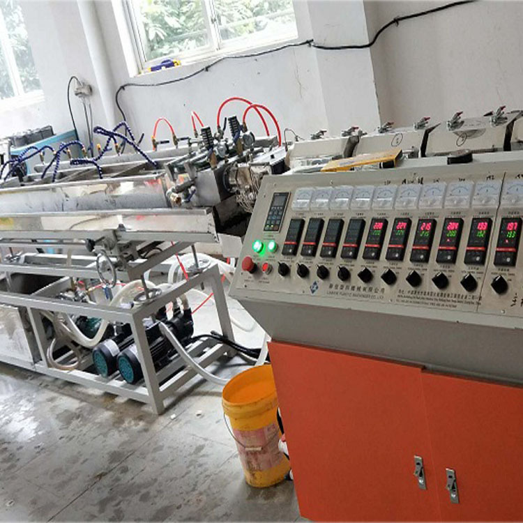 共挤PVC电线槽生产线 abs型材生产线 塑料异型材挤出机