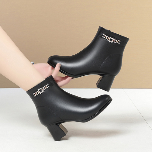 Mom's cotton shoes, women's winter velvet-lined soft leather shoes, warm and non-slip short boots, middle-aged and elderly mid-calf winter boots