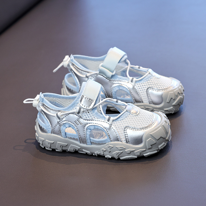Sandálias de niñas verano 2026 nuevas zapatillas de niñas zapatillas de bocadillo de niños zapatos de retroceso suaves de malla transpirable image 3