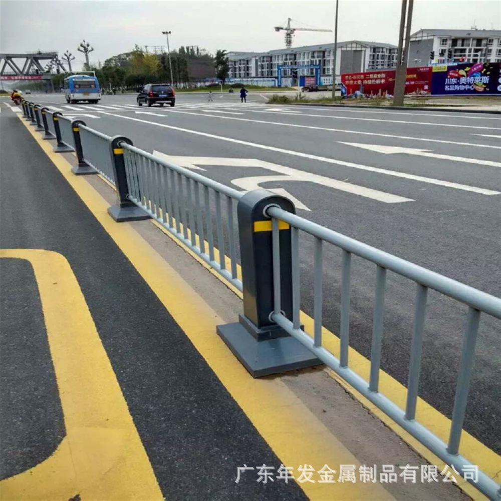 市政道路机非隔离护栏 车道交通防撞安全警示栏 公路镀锌Q235栏杆