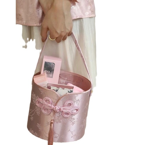 Second-hand Chinese-style satin hand-held baby basket flower qipao-style wedding favor gift for bridesmaids.