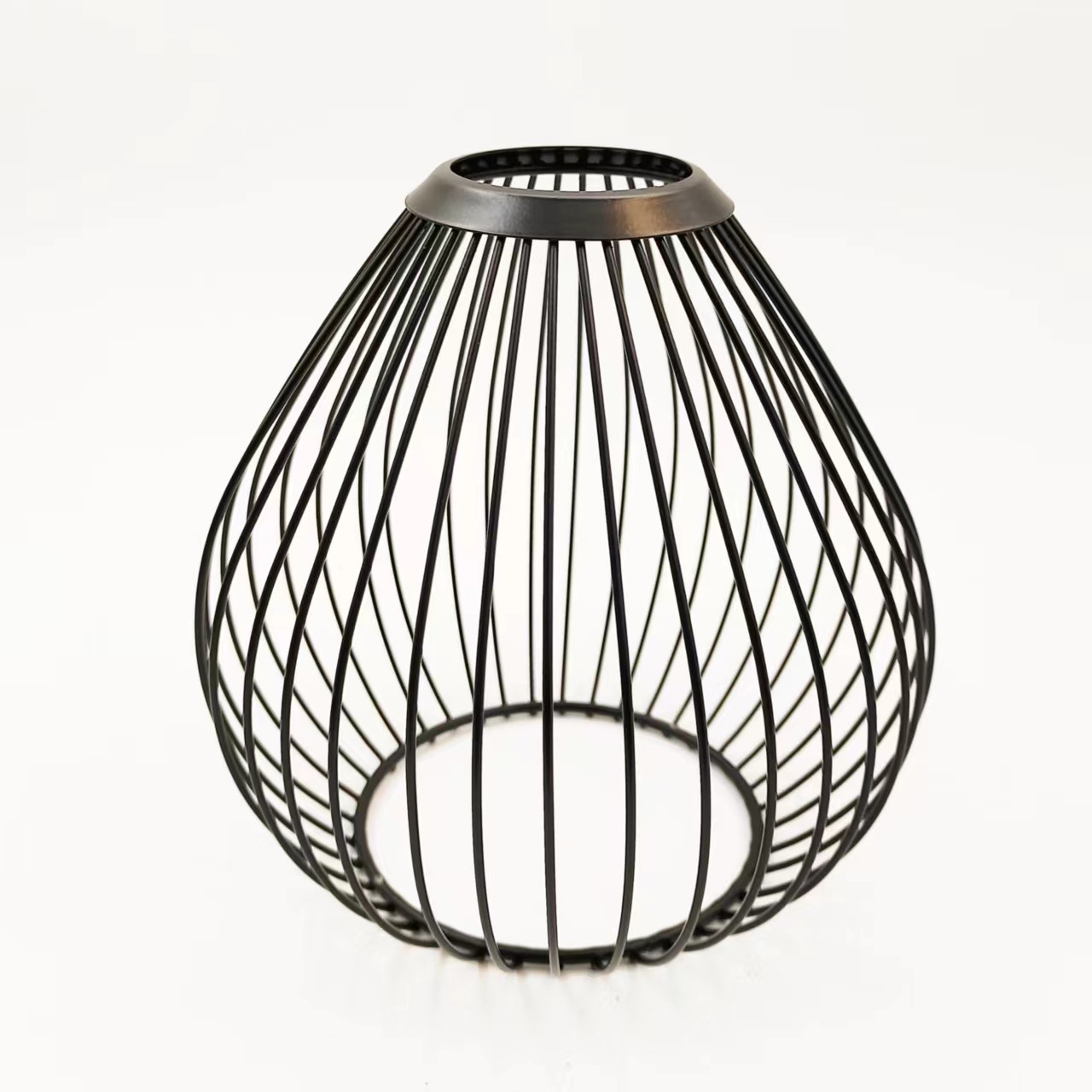 Moda y moda retro alambre de hierro forjado iluminación malla hueca estilo industrial hogar simple cubierta de lámpara de hierro forjado