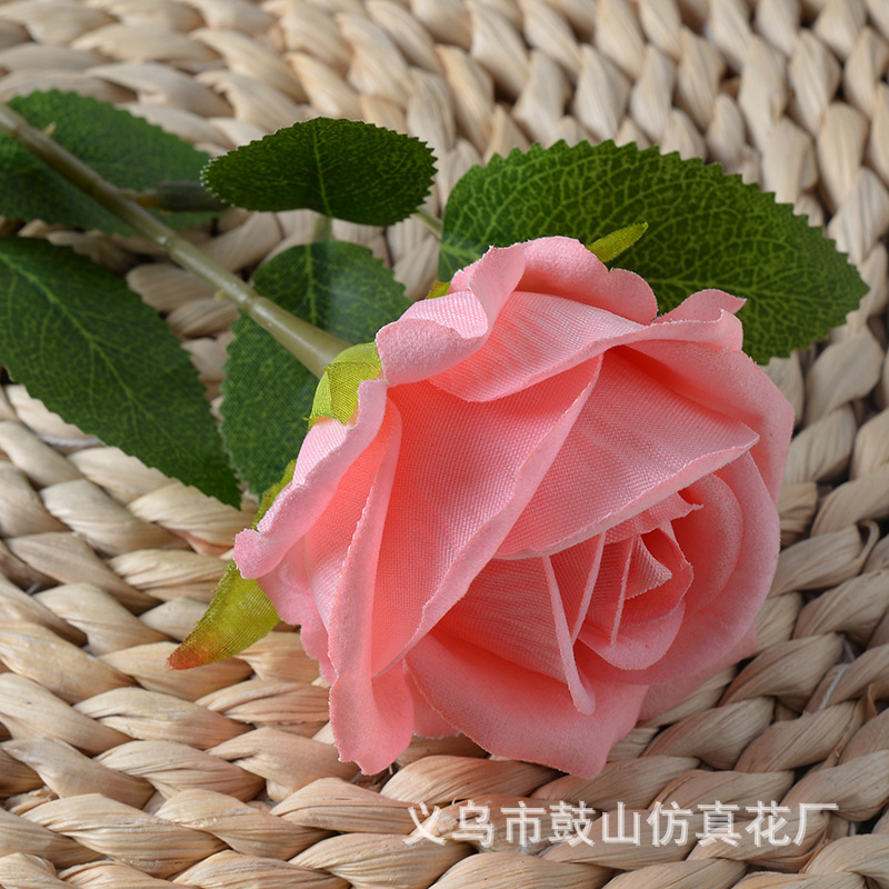 Sola franela Rosa flor artificial Día de San Valentín accesorios de boda flor decorativa pared cascada flor artificial Flor de seda artificial