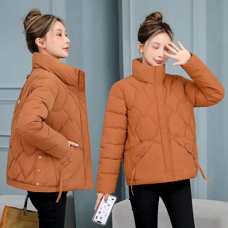 2023 invierno nuevo comercio exterior moda femenina temperamento de viaje simple ligero brillante con ropa de algodón de pluma corta image 4