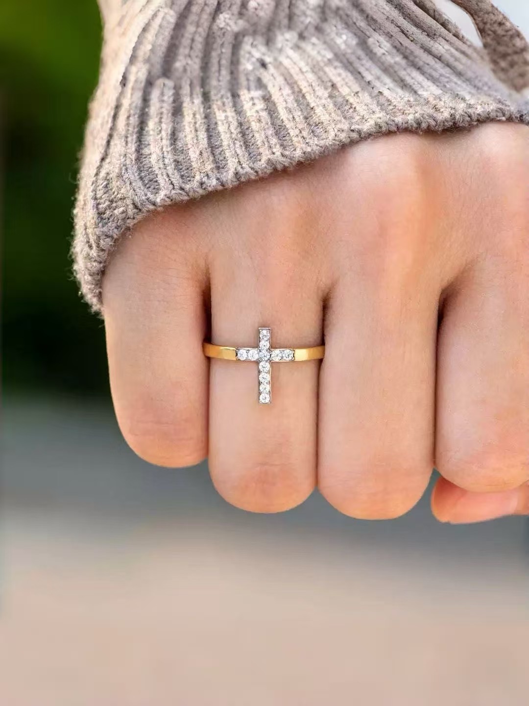 High-end Cross Shaped Zircon Ring In Gold Plated Copper Jewelry_voghion.com