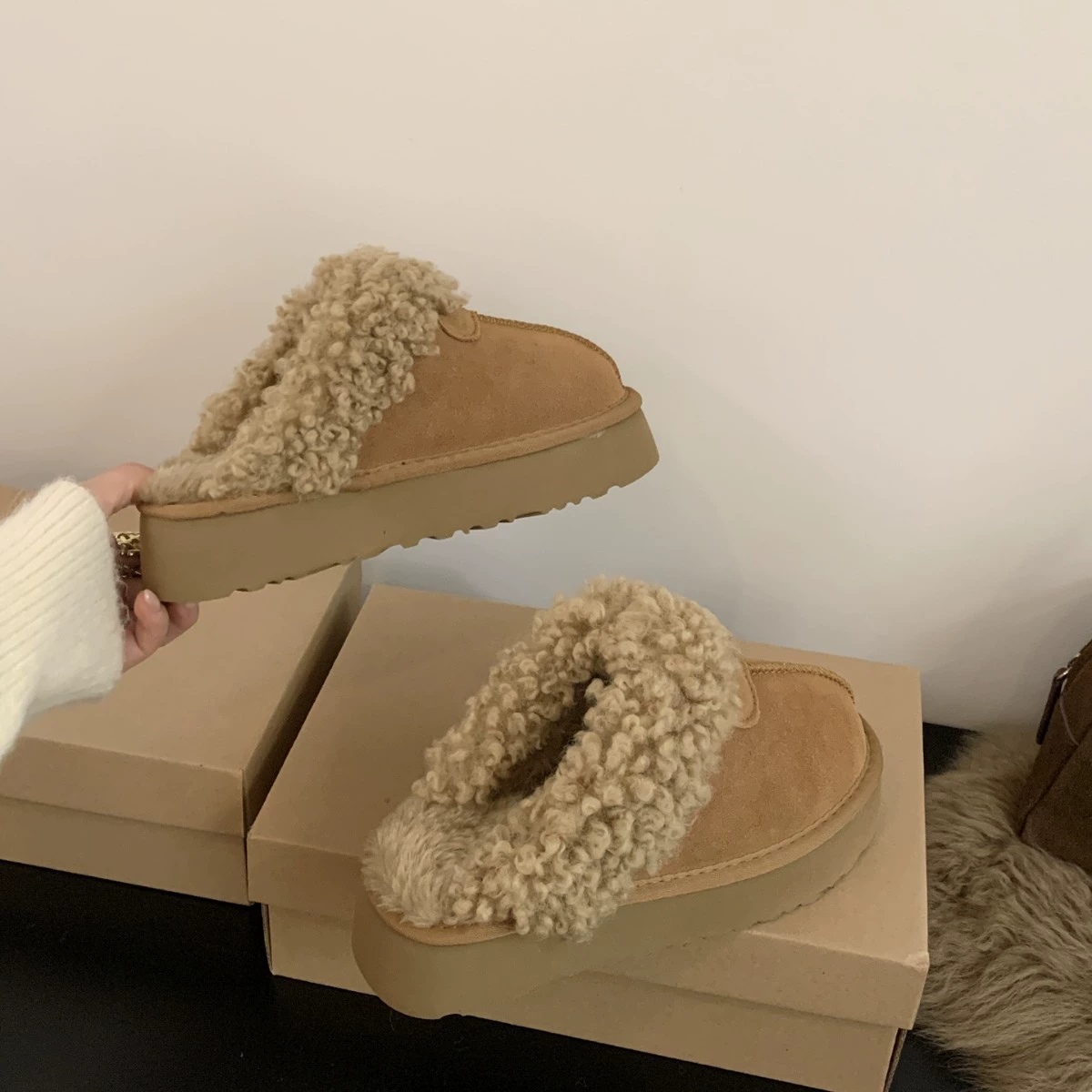 Fleece keep warm winter slippers, genuine leather