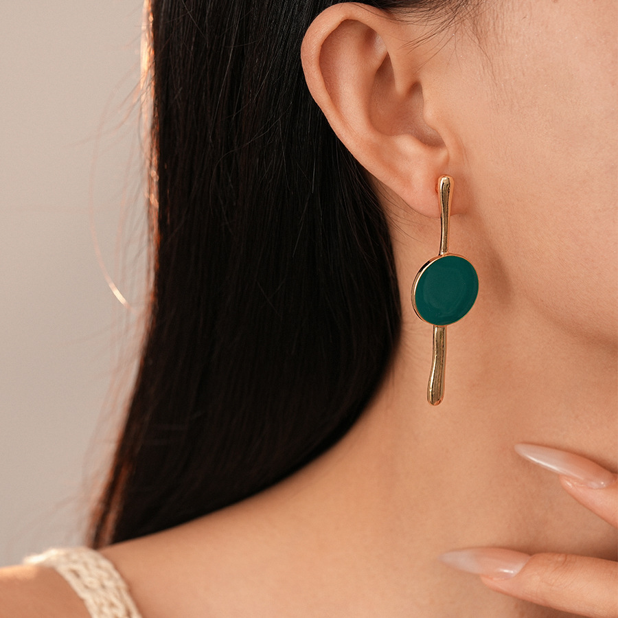 Retro goteo de aceite asimétrico irregular geometría agujas de acero pendientes de moda europea y americana temperamento simple de alta calidad pendientes de mujer