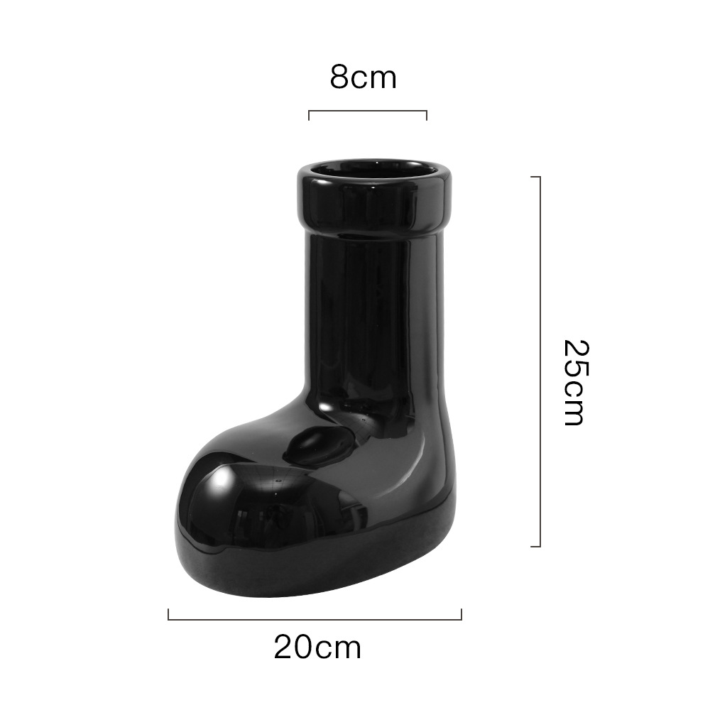 반짝이는 검은 큰 신발