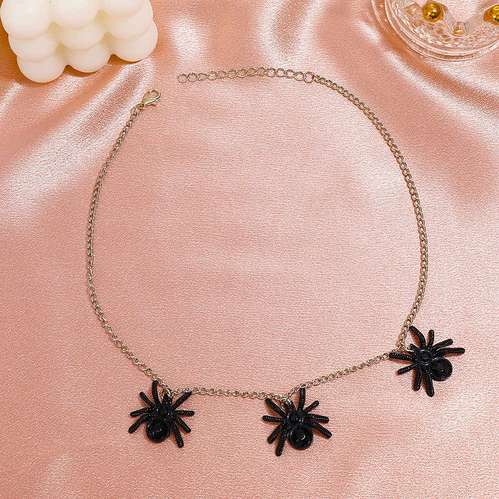 Retro black pendant