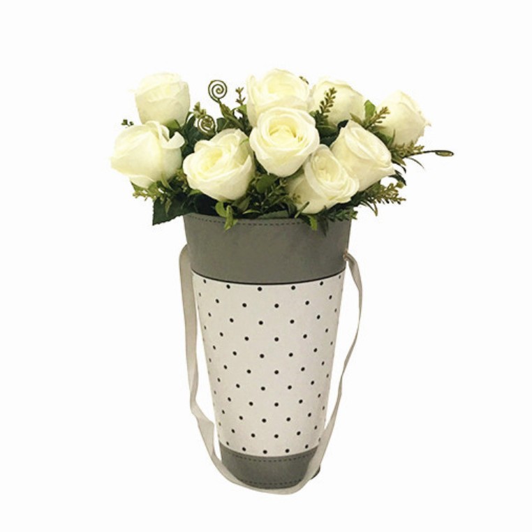 单个新款小清新冰激凌鲜花手提花桶香奈风送可爱女朋友惊喜鲜花桶