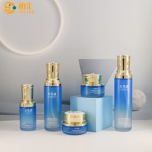 �¿�ֱ�A�ʹڻ��yƷ���bƿ120ml�o�w��Һ���A����ƿ30g���b��˪ƿ