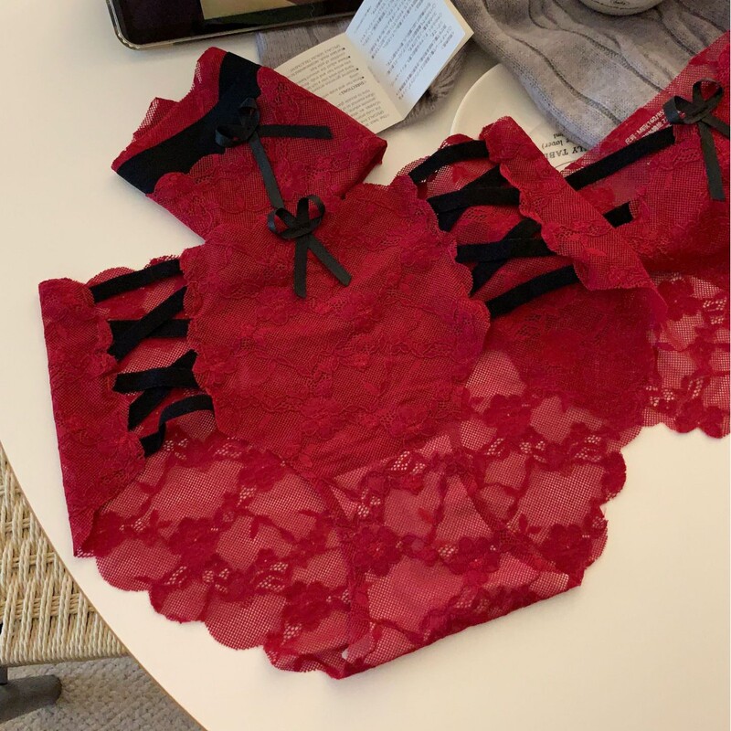Hollow French Lace Red Underwear for the Year of Birth, Sexy and Seductive Women's 2025 New Pure Lust Mesh Briefs